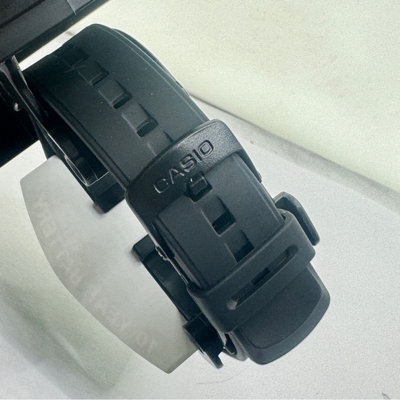 Casio Men Calculator Watch
Rubber Plastic 
Black 
Data bank - Picture 3 of 13